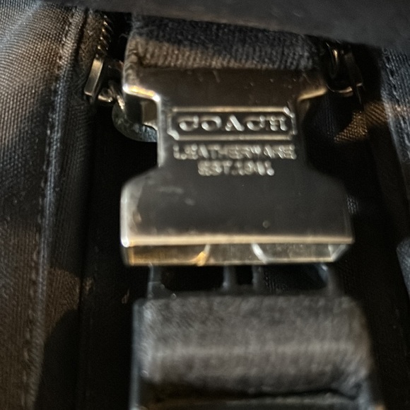 Coach, canvas with leather crossbag messenger bag with very sturdy metal closur - Picture 11 of 13